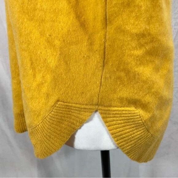 Belle France super soft mustard yellow gold cashmere sweater size medium - Picture 2 of 5